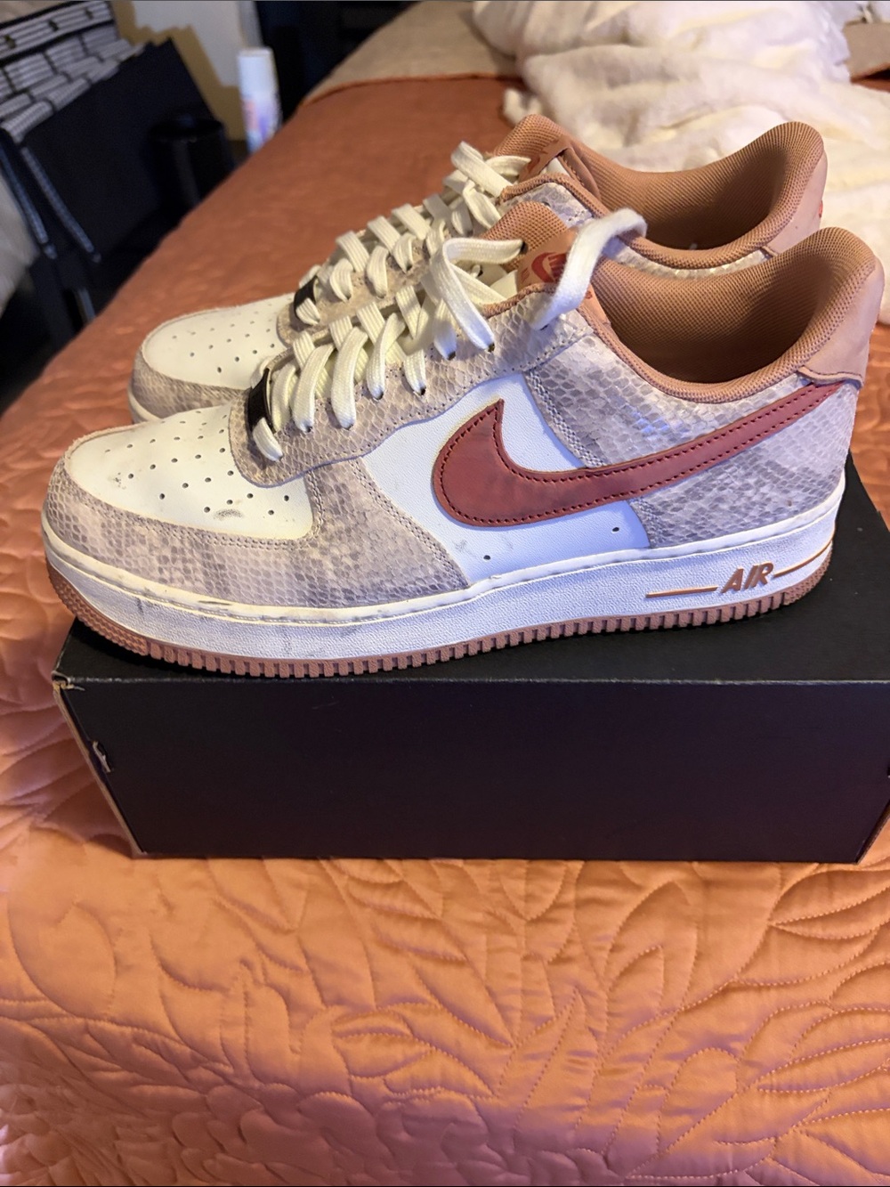 Nike Air Force 1 Low-Top Sneakers in White and Dusty Rose men size 10 HF2898-100